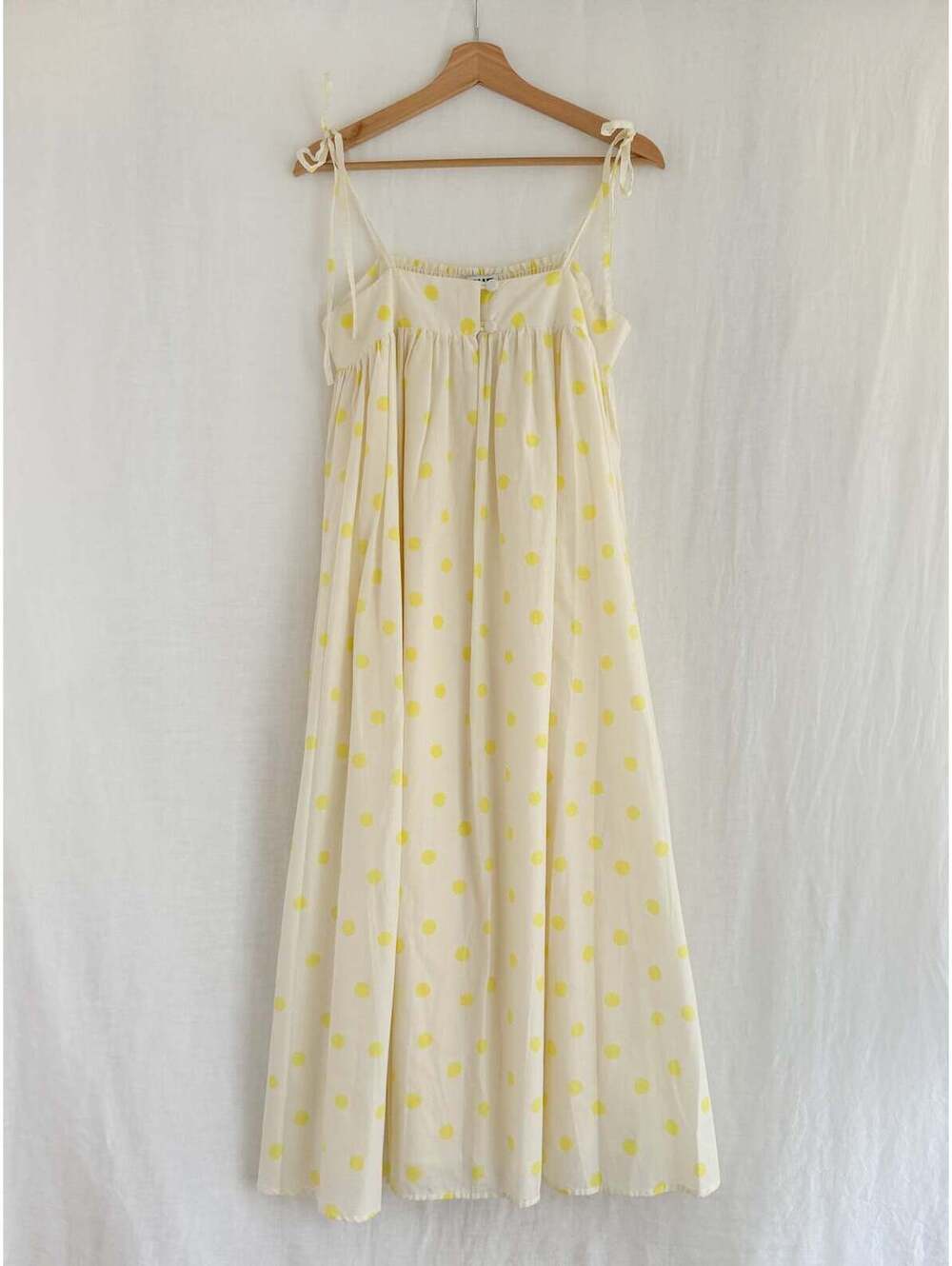 WHIT TWO (NWT) - SIZE M